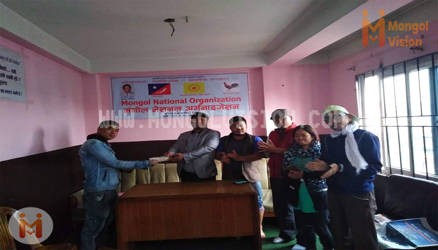 क्यान्सर पीडित लाई रकम हस्तान्तरण