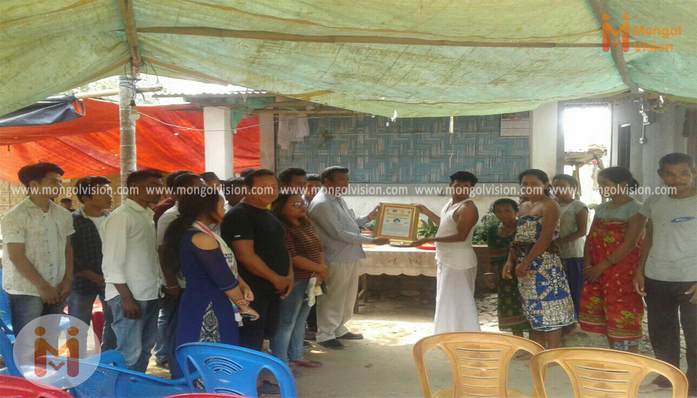 मृतक राजिन्द्र धिमालको परिवारलाई समवेदना हस्तान्तरण