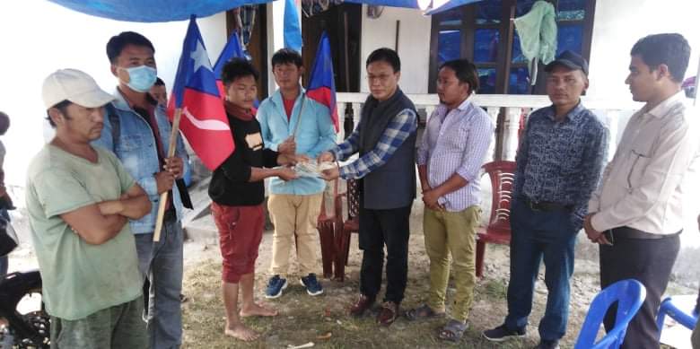 मृतक तुम्रोक परिवार लाई एम एनओको सहयोग