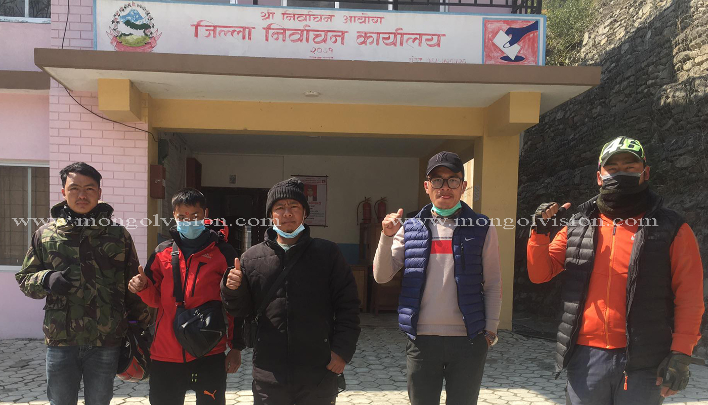 थ्रेसहोल्डको विरोध गर्दै निर्वाचन कार्यलय म्याग्दीमा  ज्ञापन पत्र